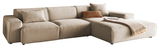 Beige Ecksofa mit Ottomane, dekoriert mit Kissen und Decke, seitliche Perspektive