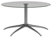 Moderner runder Couchtisch mit Glasplatte und metallischem Fußgestell, seitliche Perspektive