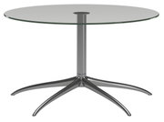 Moderner runder Couchtisch mit Glasplatte und metallischem Fußgestell, seitliche Perspektive