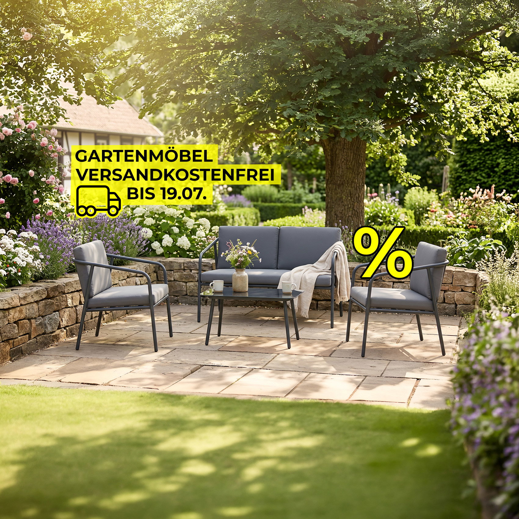 Gartenlounge mit Sofa, zwei Sesseln und Tisch auf sonniger Terrasse, Aktion: versandkostenfrei bis 19.07.