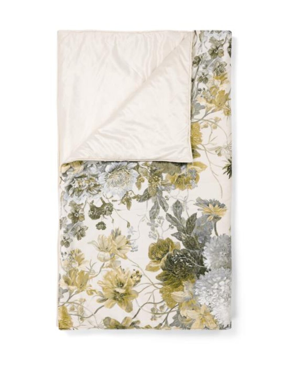 Tagesdecke mit floralem Muster in Gelb- und Grüntönen, teilweise umgeschlagen, aus der Vogelperspektive fotografiert.