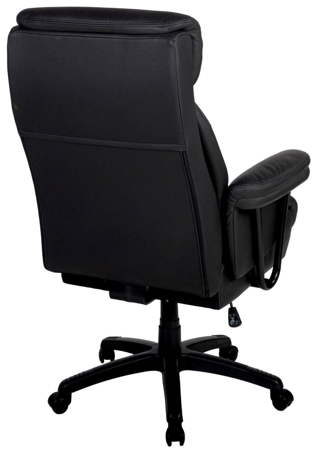 Rückansicht eines schwarzen Chefsessels mit gepolsterten Armlehnen und Rollen.