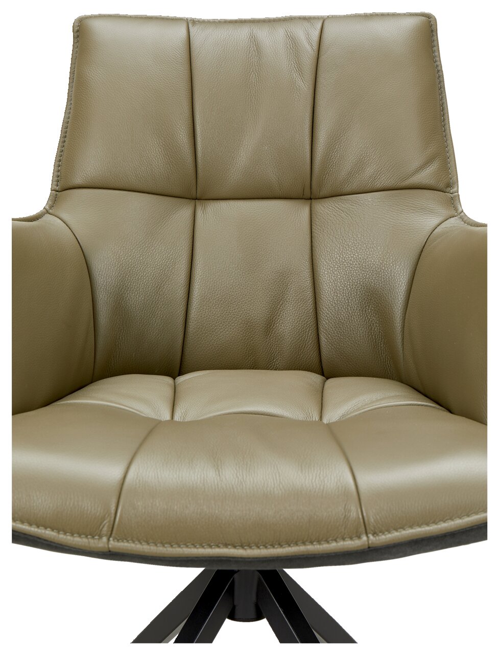 Nahaufnahme eines modernen, beigen Ledersessels mit gepolsterter Sitzfläche und Rückenlehne, frontal betrachtet.