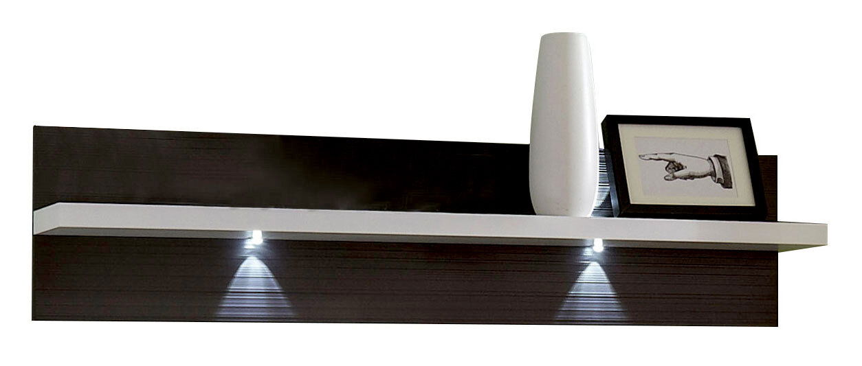 Zurbrüggen Wandpaneel CABANA Modernes Wandpaneel mit integrierter Beleuchtung, weißem Regalbrett, dekorativer Vase und gerahmtem Bild, seitliche Perspektive.