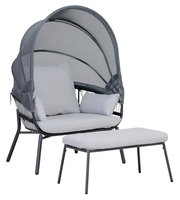 Loungesesselkombination mit grauem Gestell und hellgrauen Kissen, inklusive Fußhocker, seitliche Perspektive