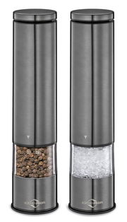 Zwei elegante Edelstahlmühlen für Pfeffer und Salz, frontal abgebildet. Die linke Mühle ist mit Pfefferkörnern gefüllt, die rechte mit grobem Salz.