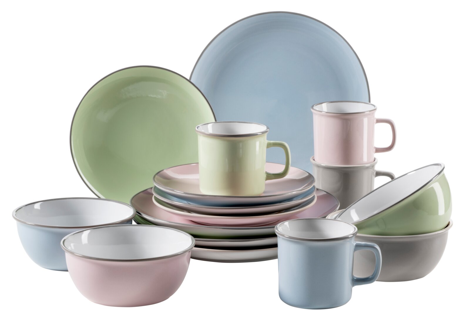 Pastellfarbenes Emaille-Geschirrset mit Tellern, Schalen und Bechern in Grün, Blau, Rosa und Grau, schräg von vorne in Studioaufnahme auf weißem Hintergrund
