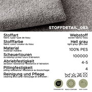 Nahaufnahme eines hellgrauen Webstoffs (100% PES) mit grober Struktur, Stoffdetail aus schräger Draufsicht; Angaben: 100.000 Scheuertouren, Abriebfestigkeit 4–5, Pillingfestigkeit 4, OEKO-TEX Standard 100, REACH conform, Easy Clean.