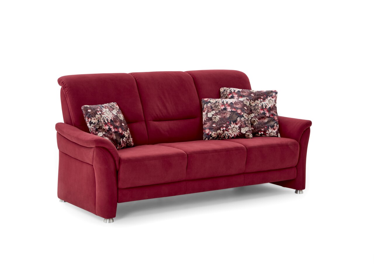 Rotes 3-Sitzer-Sofa mit floral gemusterten Kissen, seitliche Perspektive