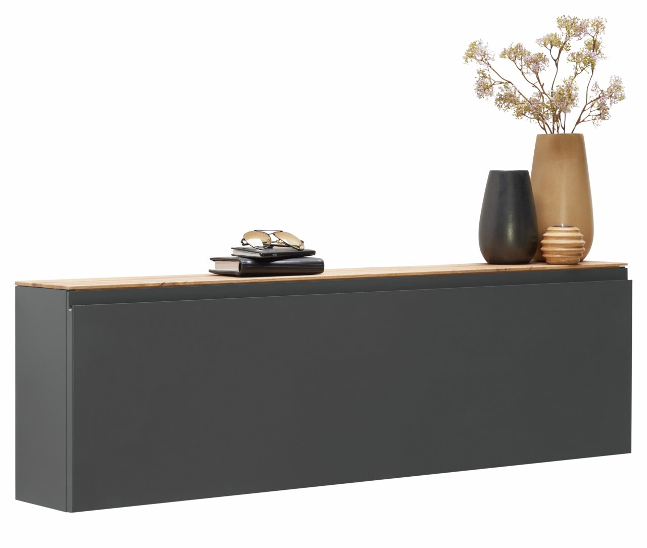 Moderano Hängeschuhschrank LECCO PLUS Moderner Hängeschuhschrank in dunklem Grau mit Holzoberfläche, dekoriert mit Vasen und Accessoires, seitliche Perspektive