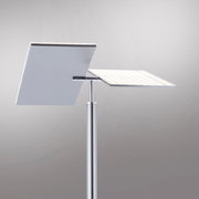 Moderne LED-Stehleuchte mit zwei rechteckigen Leuchtflächen, seitliche Perspektive