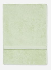 Grünes Handtuch in Nahaufnahme, flach liegend