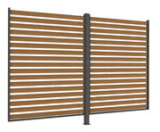 Sichtschutz in Holzoptik mit horizontalen Lamellen, seitliche Perspektive