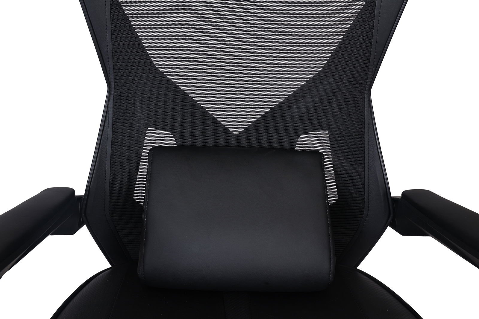 Vorderansicht eines Gaming Stuhls mit ergonomischer Rückenlehne und Lendenkissen.