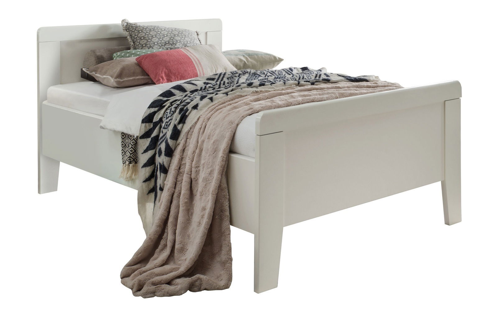 Venda Bettgestell BERN Weißes Bettgestell mit Kopf- und Fußteil, dekoriert mit mehreren Kissen und einer Decke, seitliche Perspektive