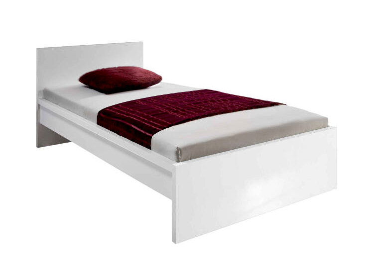 Weißes Einzelbett mit Kopfteil, rotem Kissen und roter Decke, seitliche Perspektive