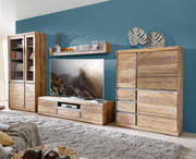 Wohnzimmermöbel-Set aus Holz mit Vitrine, TV-Bank und Regal, frontal betrachtet.