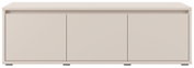 Recht van voren afgebeeld laag dressoir in licht taupe met drie grote, greeploze deuren en een strak modern ontwerp.