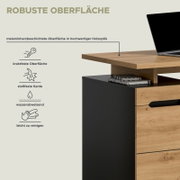 Schreibtisch in Holzoptik mit schwarzem Korpus und melaminharzbeschichteter, robuster Tischplatte; Darstellung aus seitlicher Perspektive mit Blick auf die Tischkante (kratzfest, stoßfest, wasserabweisend, leicht zu reinigen).