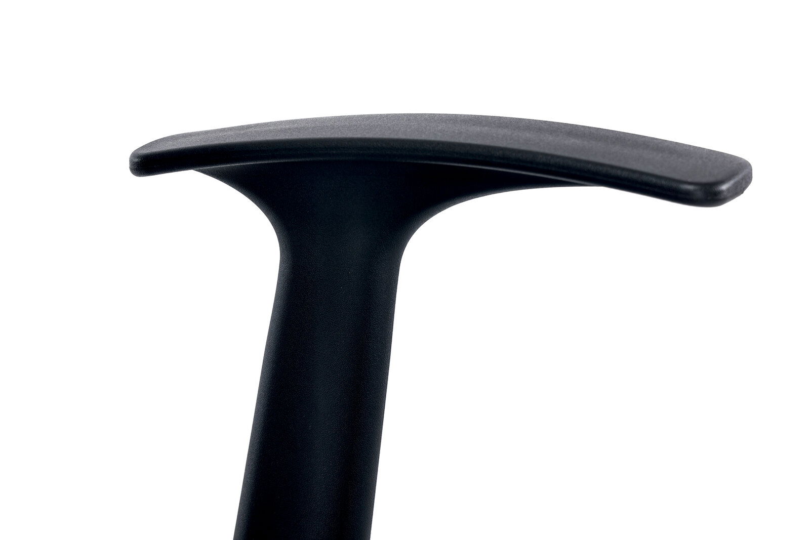 Nahaufnahme einer schwarzen Armlehne eines Drehstuhls von der Seite