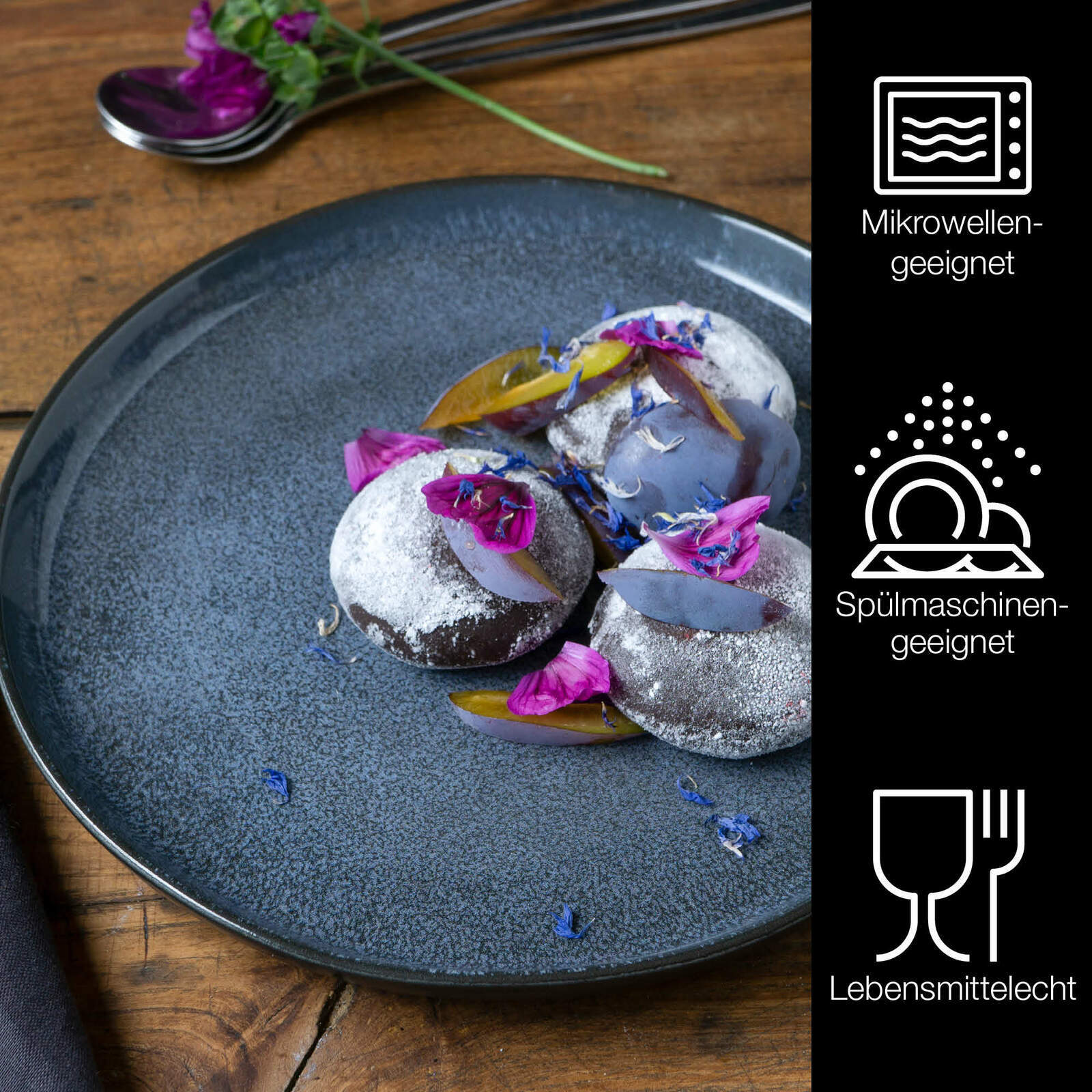 Blauer Teller mit dekorativen Speisen, von oben fotografiert, geeignet für Mikrowelle und Spülmaschine, lebensmittelecht.