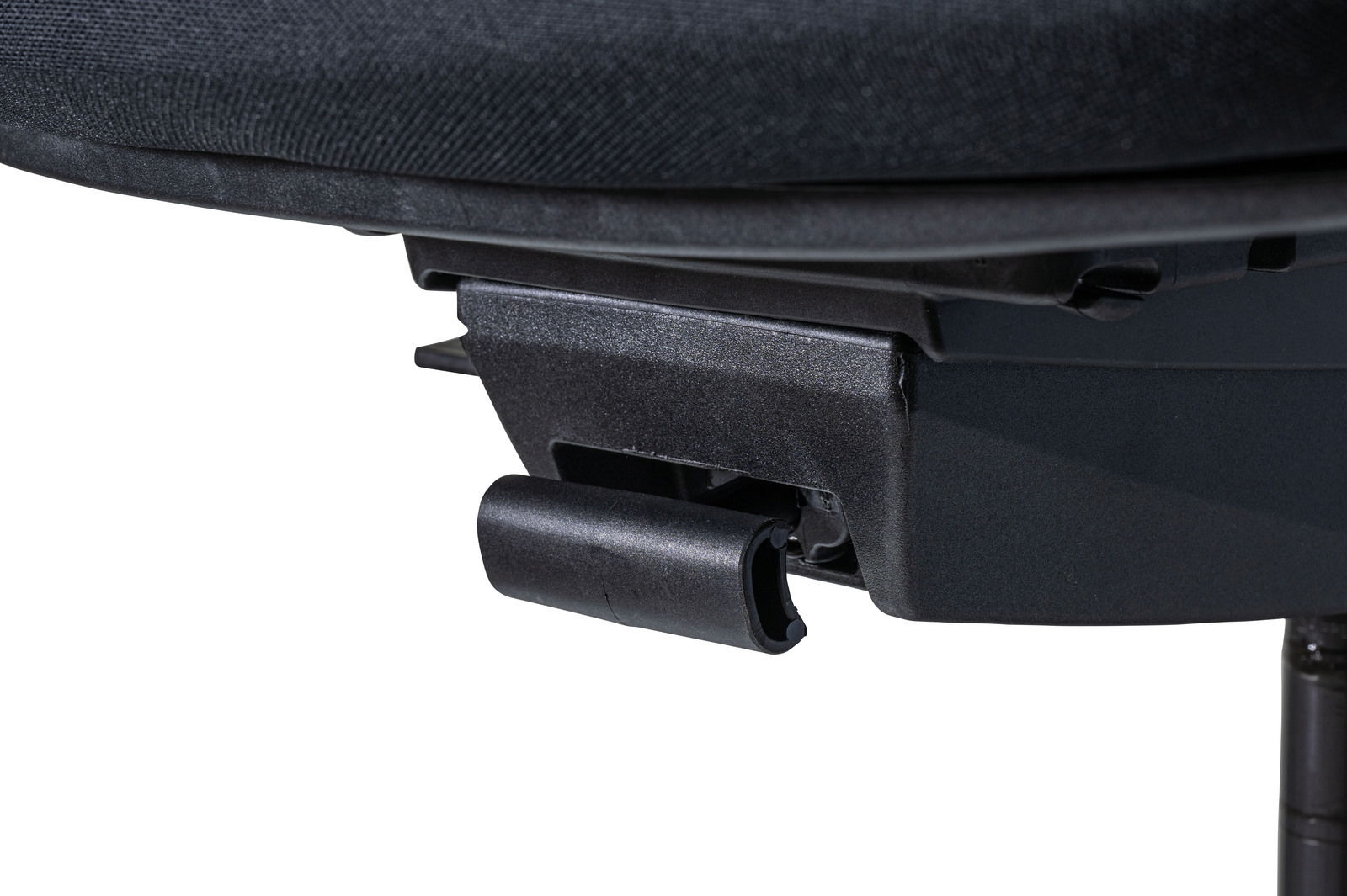 Nahaufnahme der Unterseite eines Bürostuhls mit Fokus auf den Mechanismus zur Höhenverstellung.