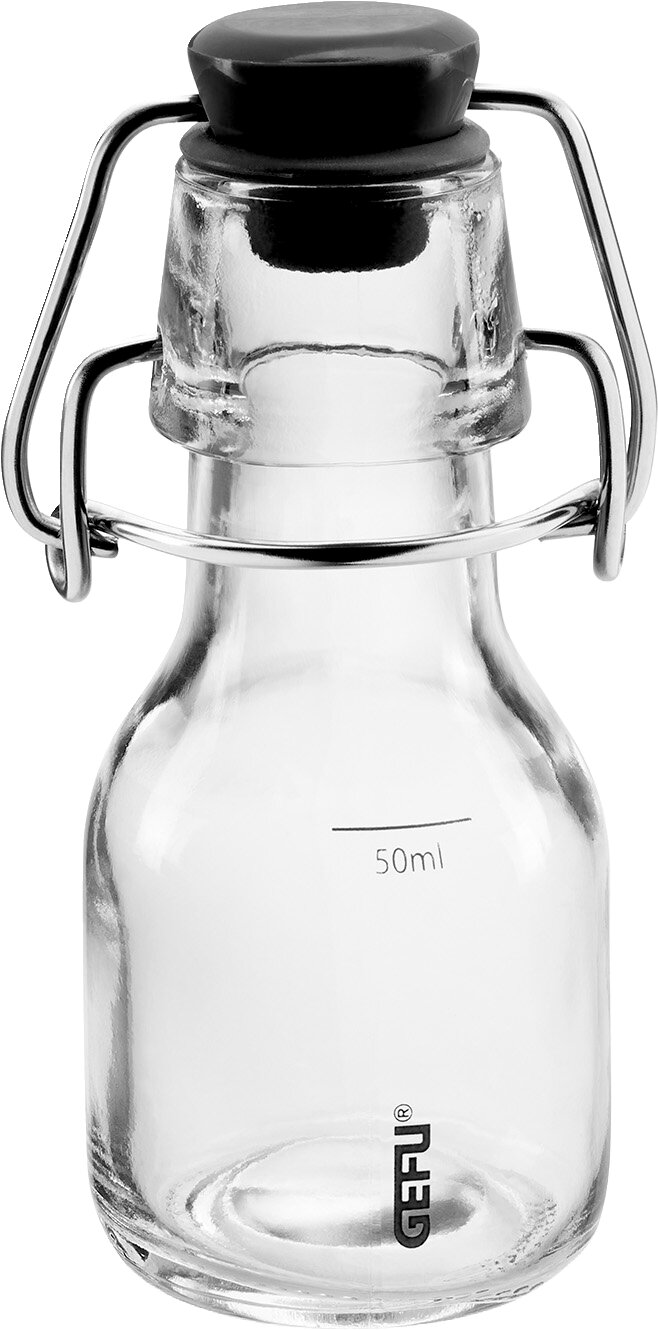 Transparant glazen beugelflesje van 50 ml met zwarte rubberen stop en metalen klem, frontale productfoto op witte achtergrond.