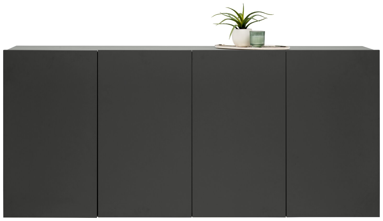 Frontale Ansicht eines modernen, schwarzen Hängesideboards mit vier Türen, dekoriert mit einer Pflanze und einem Glas auf der Oberseite.