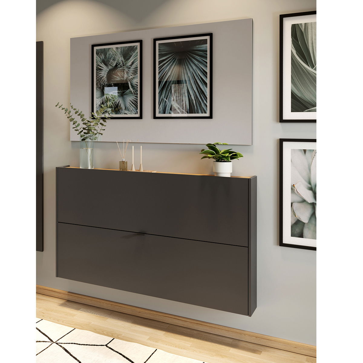 Moderne Garderobe in dunklem Design, an der Wand montiert, mit Dekorationen und Pflanzen, aus seitlicher Perspektive fotografiert.