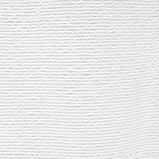 Nahaufnahme eines weißen Ösenschals mit wellenförmigem Muster