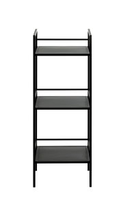 Schmales, schwarzes Metallregal mit drei Ablageböden im minimalistischen Design, frontal von vorn freigestellt auf weißem Hintergrund