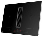 Schrägansicht eines modernen Muldenlüfters mit Induktionskochfeldern und zentralem Lüftungsgitter.