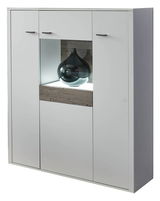 Modernes Highboard in Weiß mit drei Türen und einem zentralen offenen Fach, das eine dekorative Vase enthält. Perspektive von vorne rechts.