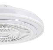 Moderner weißer Deckenventilator aus der Seitenperspektive