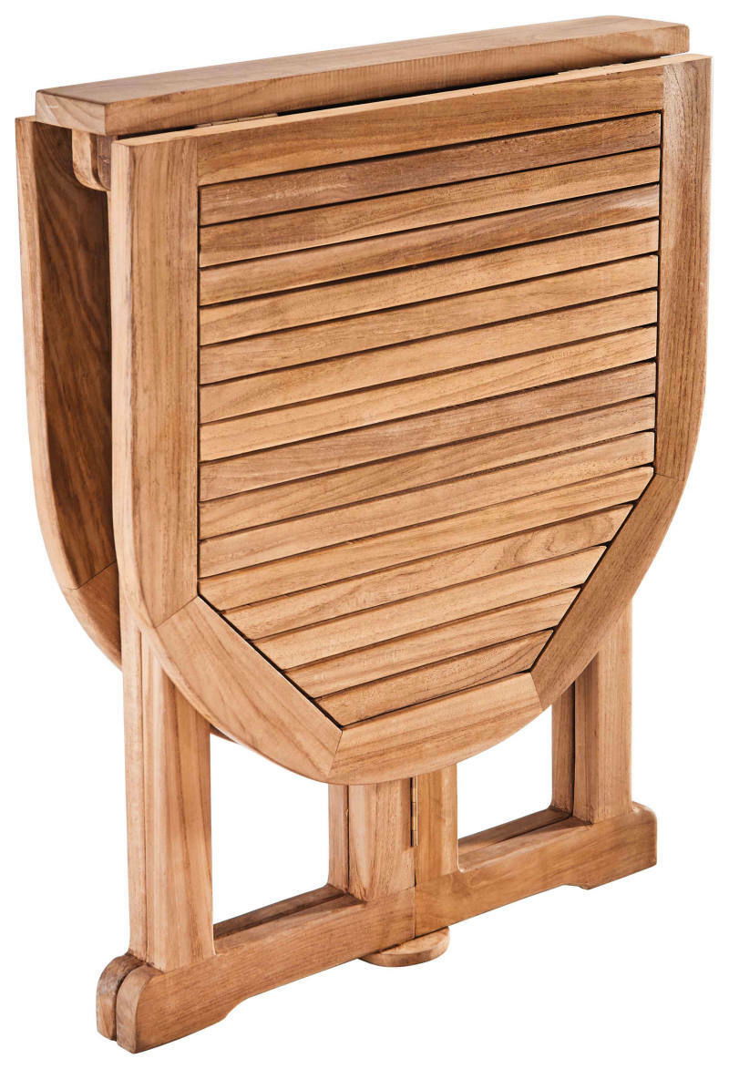 Zusammengeklappter Gartentisch aus Holz in seitlicher Perspektive