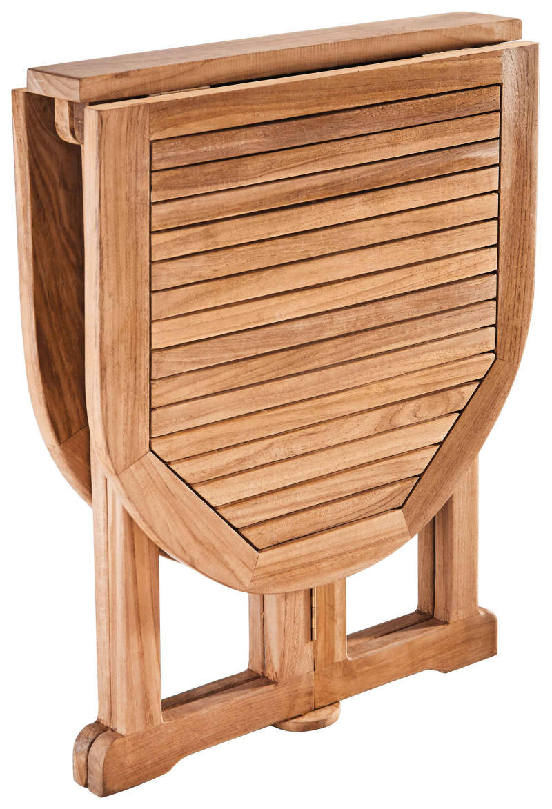 Zusammengeklappter Gartentisch aus Holz in seitlicher Perspektive
