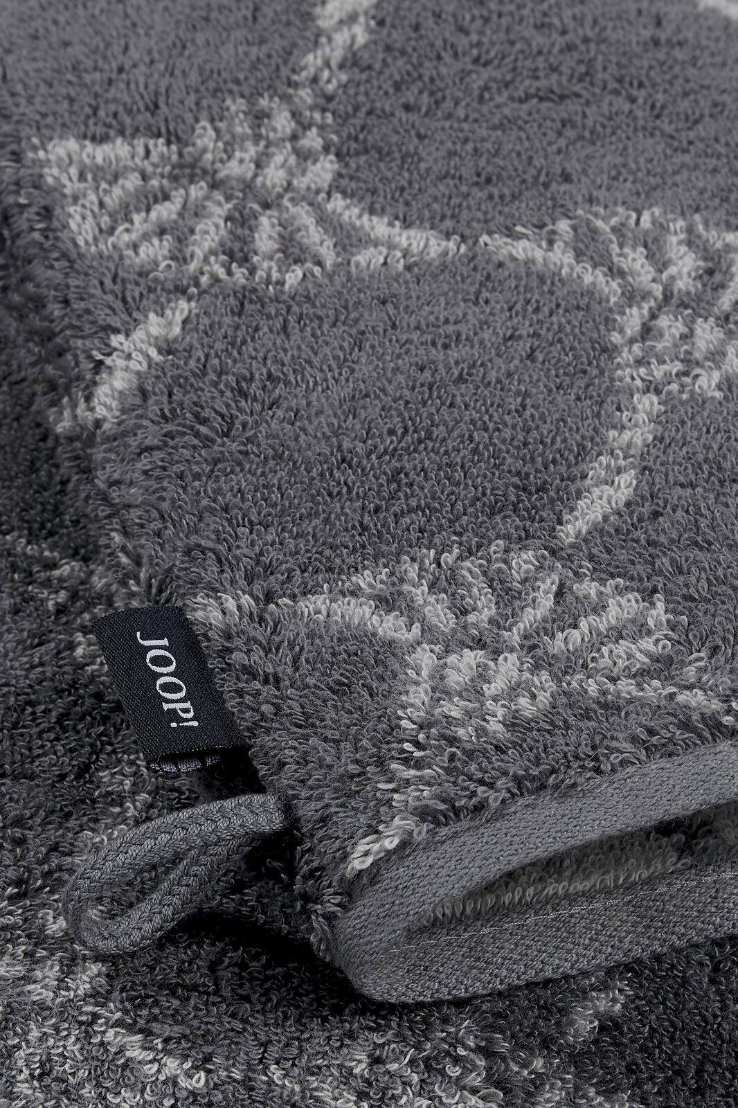 JOOP! Waschhandschuh CORNFLOWER CLASSIC Grauer Waschhandschuh mit floralem Muster und Markenetikett, Nahaufnahme