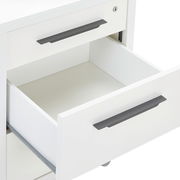 Weißer Rollcontainer mit zwei offenen Schubladen, seitliche Perspektive