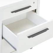 Weißer Rollcontainer mit zwei offenen Schubladen, seitliche Perspektive