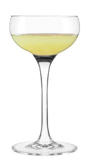 Likörschale Cheers aus Glas, gefüllt mit gelber Flüssigkeit, seitliche Ansicht