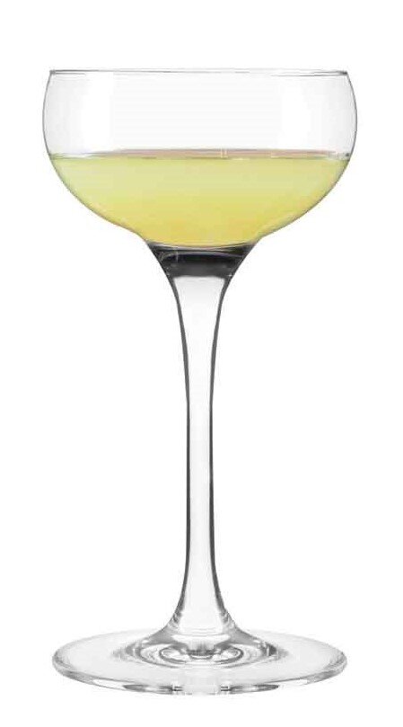 Likörschale Cheers aus Glas, gefüllt mit gelber Flüssigkeit, seitliche Ansicht