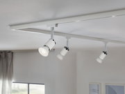 LED-Leuchtmittel in einer modernen Deckenleuchte, seitliche Perspektive