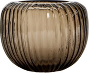 Ronde vaas van rookbruin glas met verticale ribbels en glanzende afwerking, frontaal van licht bovenaf gezien