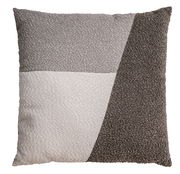 Dekoratives Kissen 45x45cm mit geometrischem Muster in verschiedenen Grautönen, Vorderansicht