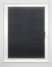 Schwarzes Plissee gefädelt, 50x130cm, frontal an einem Fenster montiert
