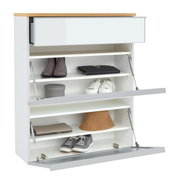 Weißer Schuhschrank mit Holzdeckplatte, geöffnet mit mehreren Ablagefächern und zwei nach vorn aufgeklappten Klappen, Frontansicht in leichter Schrägperspektive.