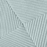 Nahaufnahme des strukturierten Stoffes eines Funktionssofas in hellgrüner Farbe, diagonale Perspektive