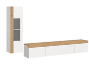 Wohnkombination bestehend aus einem hohen Schrank mit Holz- und Weißakzenten und einem langen, niedrigen TV-Board mit Holzoberfläche, seitliche Perspektive.