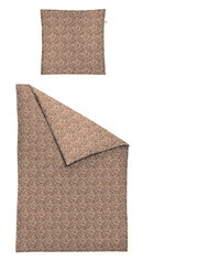 Bettwäsche-Set mit geometrischem Muster in Braun- und Beigetönen, bestehend aus einem Kissenbezug und einem Bettdeckenbezug, aus der Vogelperspektive fotografiert.
