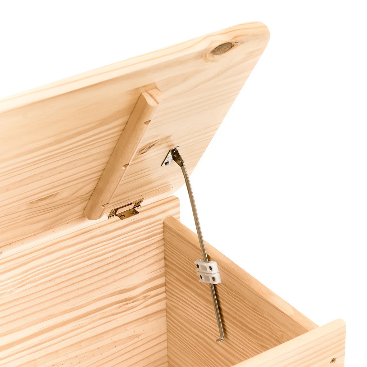 Geöffnete Aufbewahrungstruhe aus Holz mit sichtbarem Scharnier und Stütze, Perspektive von oben.